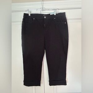 Style & Co Women's Black Capri Jeans with cuffed bottom
